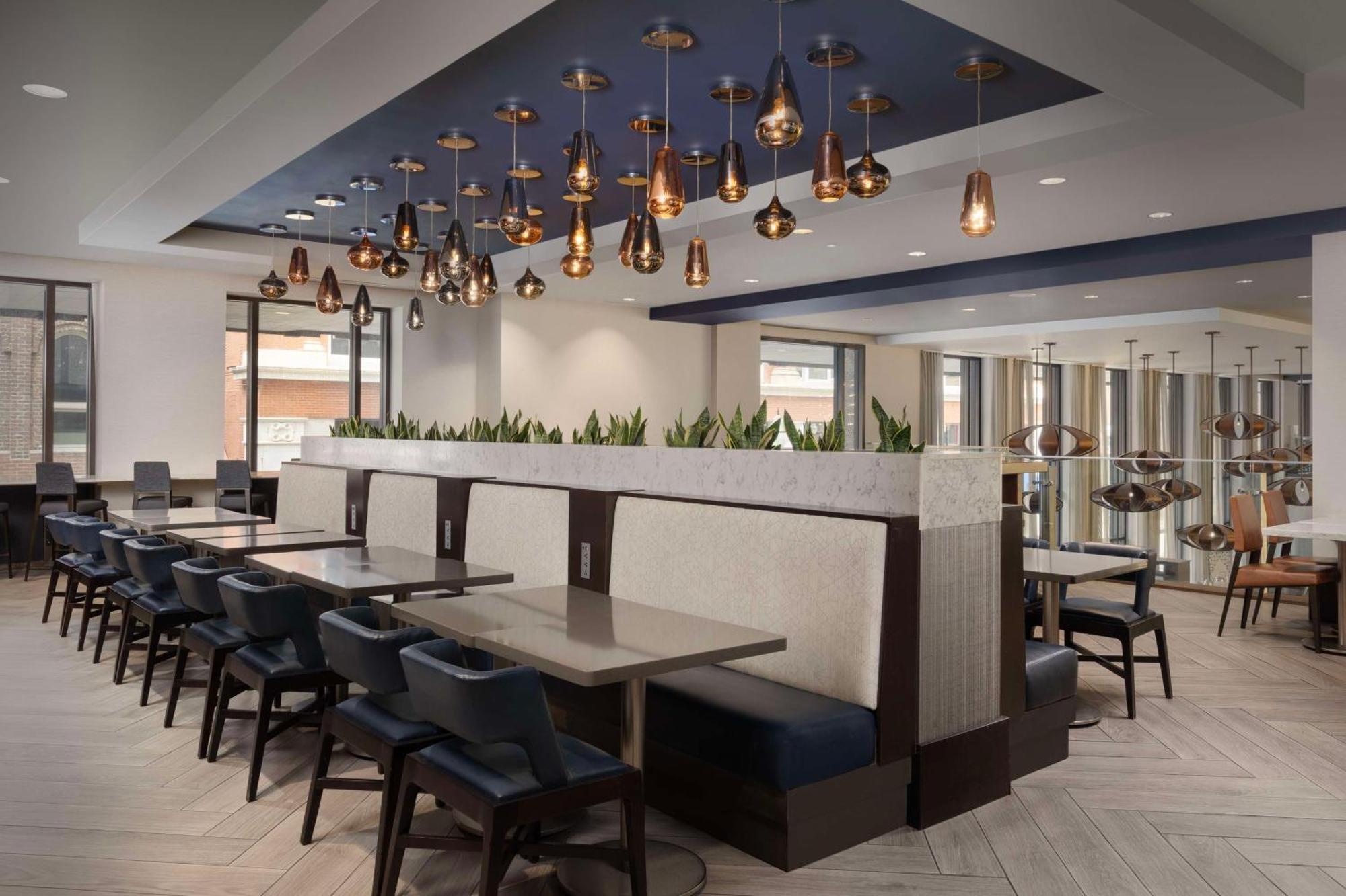 Embassy Suites By Hilton Knoxville Downtown Exterior foto